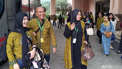 Momen Jemaah Maktour Berangkat ke Tanah Suci