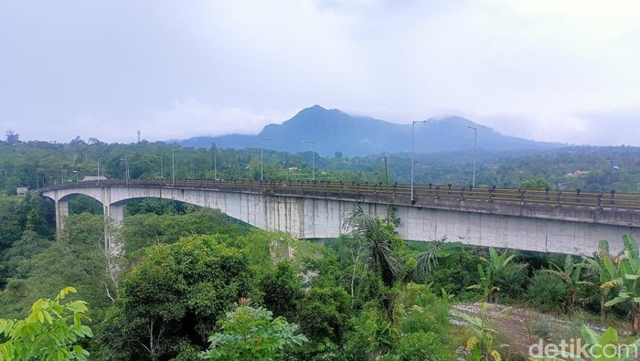 Jembatan Tukad Bangkung di Desa Pelaga, Kecamatan Petang, Badung, beberapa waktu lalu. (Agus Eka Purna Negara/detikBali)
