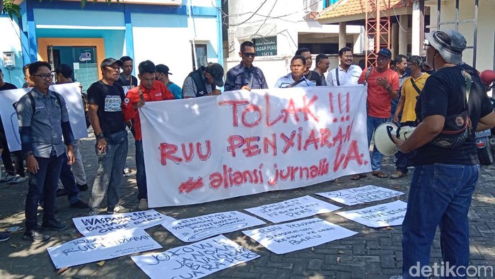jurnalis lamongan demo di dua titik