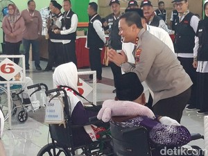 Kunjungi Embarkasi Solo, Kapolda Luthfi Minta Calon Haji Doakan Polisi