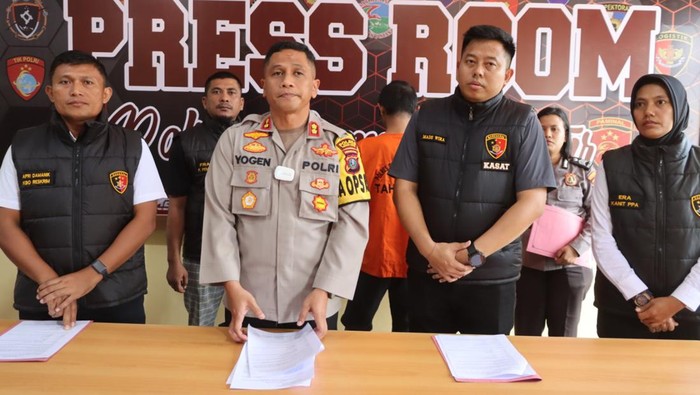 Kapolres Pematangsiantar AKBP Yogen saat merilis kasus pencabulan balita. (Foto: Dok. Polres Pematangsiantar).