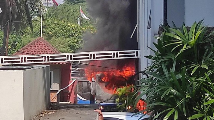 Kebakaran di Kampus F Trisakti Cempaka Putih