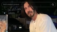 Viral Keanu Reeves Melokal di Thailand, Jualan Sotong Pakai Motor di Jalan