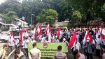 Massa Beraksi Depan KPK Terkait Kuota Haji