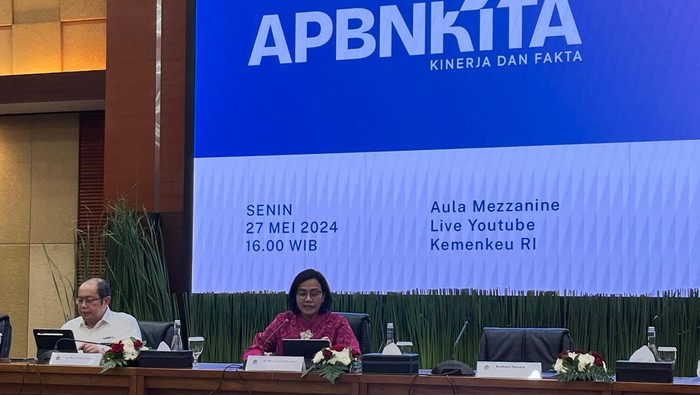 Menkeu Sri Mulyani umumkan APBN Surplus.