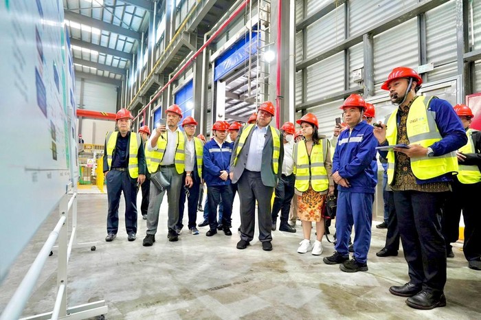 Menteri Koordinator Bidang Perekonomian Airlangga Hartarto  mengunjungi fasilitas industri terintegrasi CNGR yang berbasis di daerah Qinzhou, China bagian Selatan.