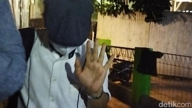Momen Gazalba Saleh bungkam saat tinggalkan Rutan KPK (Fadil/detikcom)
