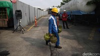 Untuk itu, SPBE di tiap provinsi diminta untuk berlaku jujur, dan juga PT Pertamina Patra Niaga untuk segera melakukan penertiban operasional bagi SPBE yang masih mencurangi isi tabung gas.