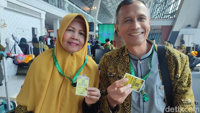 Suami-istri Murdjito dan Rini Puji Astuti jemaah haji Maktour