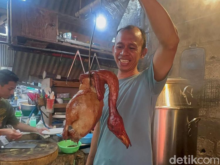 Gurih Smokey! B2 Guling Halal Berbahan Bebek Peking di Bali