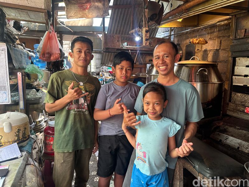 Paon Dwaji: Sensasi Makan 'B2 Guling' Bebek Peking yang Dimarinasi 24 Jam