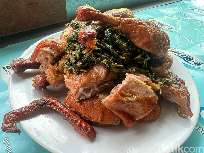 Paon Dwaji: Sensasi Makan 'B2 Guling' Bebek Peking yang Dimarinasi 24 Jam