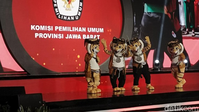 Peluncuran maskot Pilgub Jabar, Sili dan Wangi.