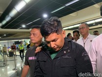 Tangan Diborgol, Ini Tampang Caleg PKS Bos 70 Kg Sabu Saat Tiba di Soetta