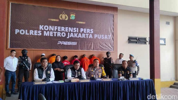 Polsek Metro Menteng mengungkap 3 kasus yang terdiri dari 2 kasus pemerkosaan dan 1 kasus sindikat jambret HP (Amaar R/detikcom)
