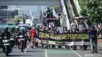 Potret Aksi Tolak Revisi UU Penyiaran di Gedung DPR