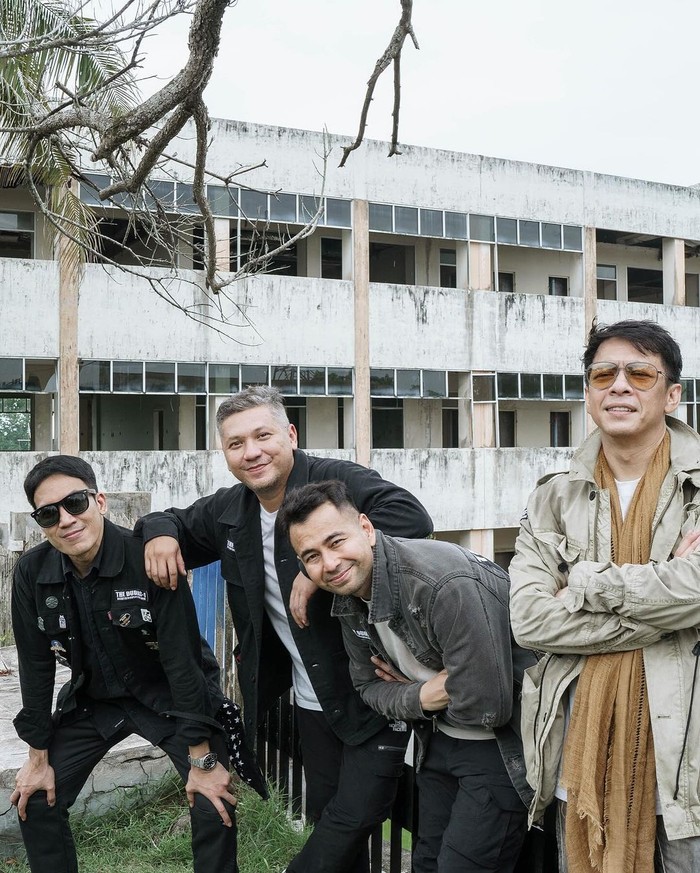 Raffi Ahmad Raffi Ahmad touring bareng Gading, Desta, dan Ariel NOAH.