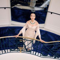 Sapto mengungkapkan, inspirasinya datang dari unsur heritage dari kebaya itu sendiri. Ia lantas mengeksplor material khusus, yakni embroidery buatan sendiri dalam motif Yayi Darpana. Yayi terinspirasi dari ukiran kayu gebyok dan motif Darpana yaitu Padi-Kapas yang melambangkan tradisi, katanya.(Foto: Dok. Sapto Djojokartiko)