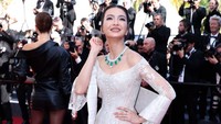 Memukau! Kebaya dan Ulos Jadi Gaya Pamungkas Raline Shah di Cannes 2024