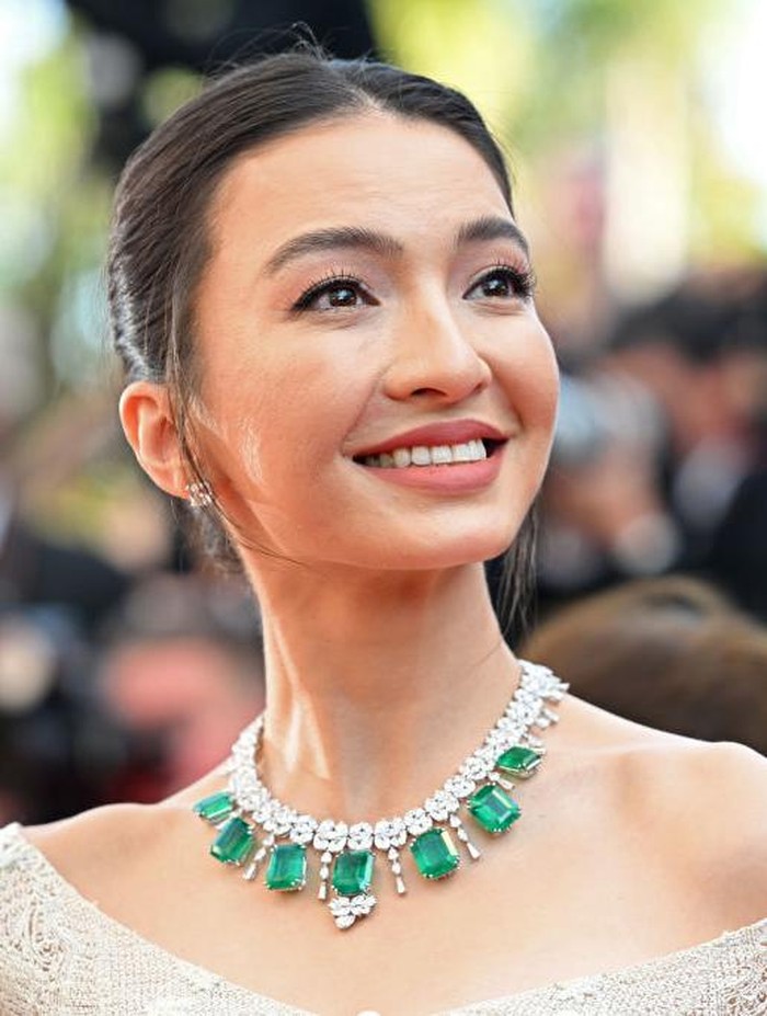 Raline Shah di Cannes Film Festival 2024 CANNES, FRANCE - MAY 25: Raline Shah attends the Red Carpet of the closing ceremony at the 77th annual Cannes Film Festival at Palais des Festivals on May 25, 2024 in Cannes, France. (Photo by Kristy Sparow/Getty Images)