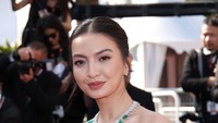 Sirat sendiri berarti pengunci jahitan ulos dalam bahasa Batak. Sebagai informasi pula, ulos dengan motif tumtuman sangat lazim dikenakan sewaktu menghadiri pesta. (Foto: Daniele Venturelli/WireImage)