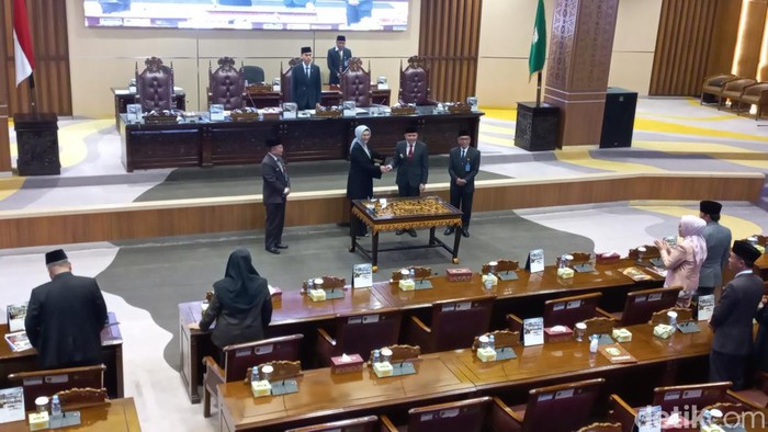 DPRD Sumatera Selatan (Sumsel) menggelar Rapat Paripurna LXXXIII, dengan agenda utama penyampaian laporan hasil pembahasan dan pengesahan enam Rancangan Peraturan Daerah (Raperda).