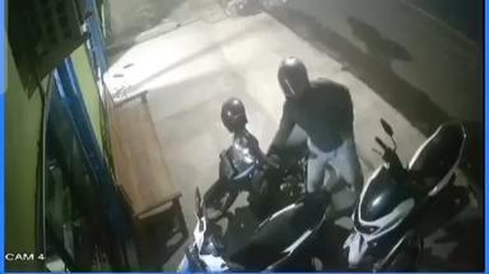 Rekaman CCTV aksi pencurian di Galur, Kulon Progo, Sabtu (25/5/2024).