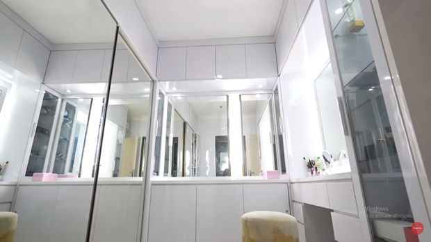 Ruang salon di rumah Priscilla Yong.