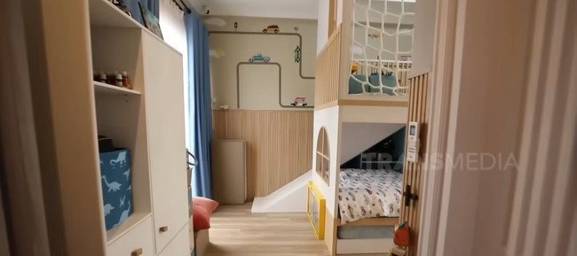 Kamar anak Irish tidak dibuat dengan desain yang monoton, tapi jenaka. Serasa seperti sedang bertualang di luar rumah. (Foto: YouTube/Trans7 Official)