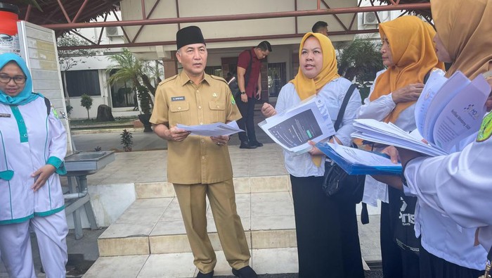 Sekda Muba menemui para bidan yang mengadu SK PPPK-nya tak keluar