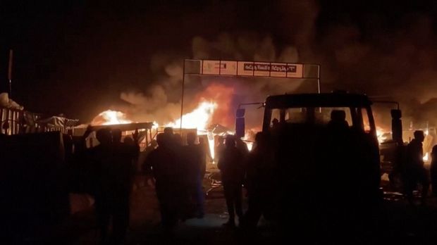Serangan udara Israel yang menargetkan kamp pengungsian Rafah di Gaza selatan, menyebabkan puluhan orang tewas dan luka-luka. (Tangkapan Layar Video Reuters/)