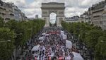 Serunya Piknik Massal di Jalanan Ikonik Paris
