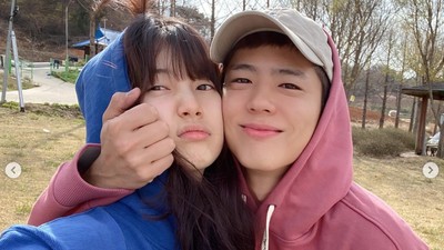 10 Foto Suzy dan Park Bo Gum Pamer Kemesraan, Disebut Bak Pacaran