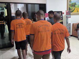 2 DPO Pesilat yang Tewaskan Warga Sidoarjo Menyerahkan Diri Diantar Orang Tua