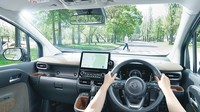 Toyota Sienta 2024 varian Z mendapatkan fitur head unit digital berukuran 10,25 inci yang bisa menjalankan fitur navigasi. Kemudian pada varian Z dan G juga mendapatkan fitur berupa kamera panoramik yang bisa menampilkan gambar sekeliling mobil. Foto: Dok. Toyota Jepang