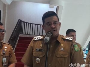 Walkot Bobby Laksanakan Salat Idul Adha di Kompleks Rumah Pribadinya