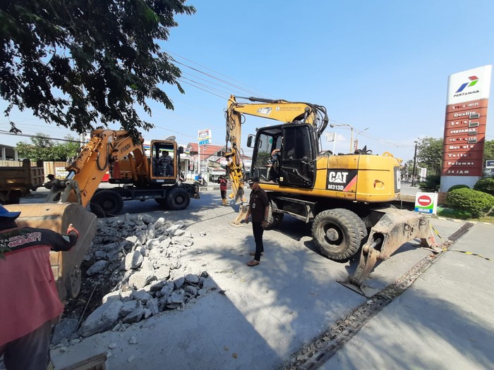 Wali Kota Semarang Instruksikan Pembersihan dan Pembongkaran PJM Tanpa Izin di Wolter Monginsidi