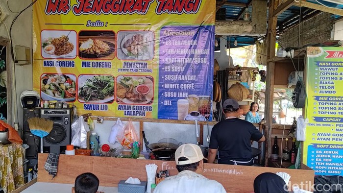 Warga Pakel berhasil mengembangkan usaha Nasi Goreng dengan penambahan modal dari program Taliasih.