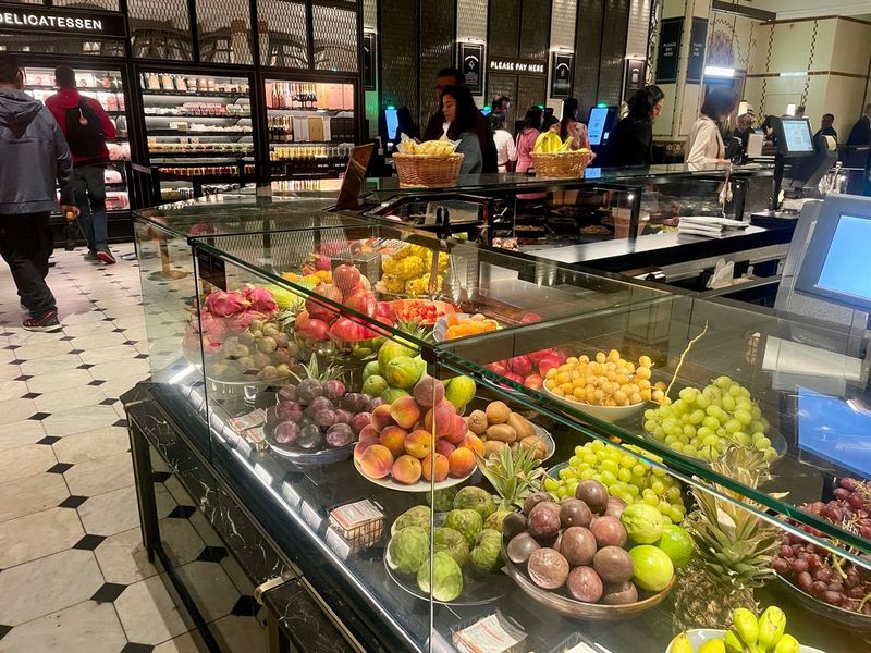 Wow! Mall Ini Jual Cherry Seharga Rp 3,3 Juta per Kg