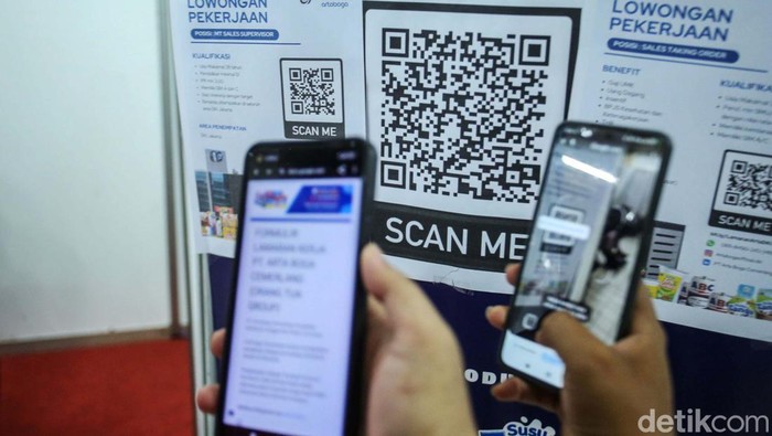 Pemprov DKI Jakarta melalui Sudin Tenaga Kerja Transmigrasi dan Energi Kota Jakarta Pusat berupaya mengurangi angka pengangguran dengan menyelenggarakan bursa kerja atau Job Fair di Thamrin City, Jakarta, Selasa (28/5/2024).