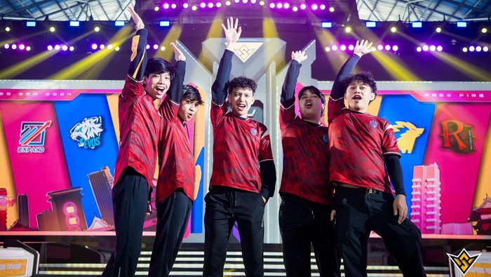 Wakil Indonesia memang gagal meraih gelar juara FFWS SEA 2024 Spring. Tapi kabar baiknya, mereka berhasil mengamankan tiket menuju kompetisi Free Fire yang lebih besar, yakni Esports World Cup 2024.