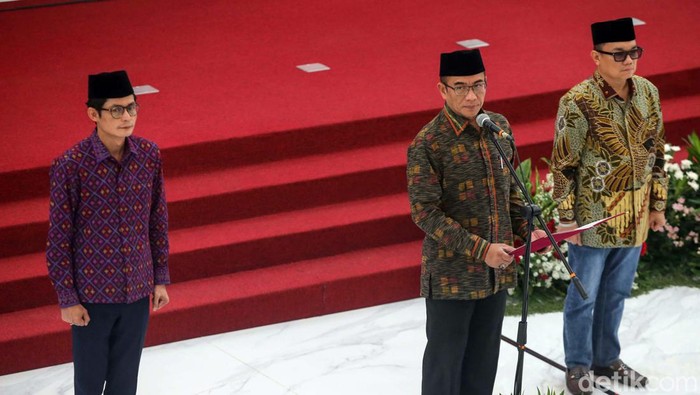 50 Anggota KPU Kabupaten/Kota di Maluku Utara Resmi Dilantik Anggota KPU dari 10 Kabupaten/Kota di Provinsi Maluku Utara periode 2024-2029 resmi dilantik. Pelantikan dilakukan di KPU Pusat, Jakarta, Selasa (28/5/2024).