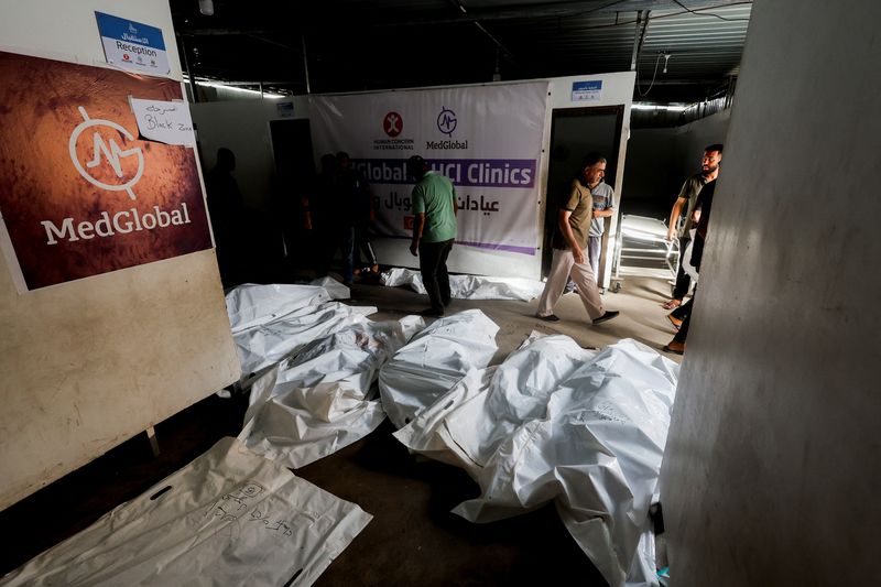 Mourners react next to the bodies of Palestinians killed in an Israeli strike on an area designated for displaced people, during their funeral in Rafah, in the southern Gaza Strip, May 27, 2024. REUTERS/Mohammed Salem