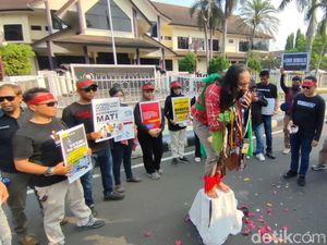Jurnalis Ciamis Jalan Mundur-Teatrikal Tolak Revisi UU Penyiaran