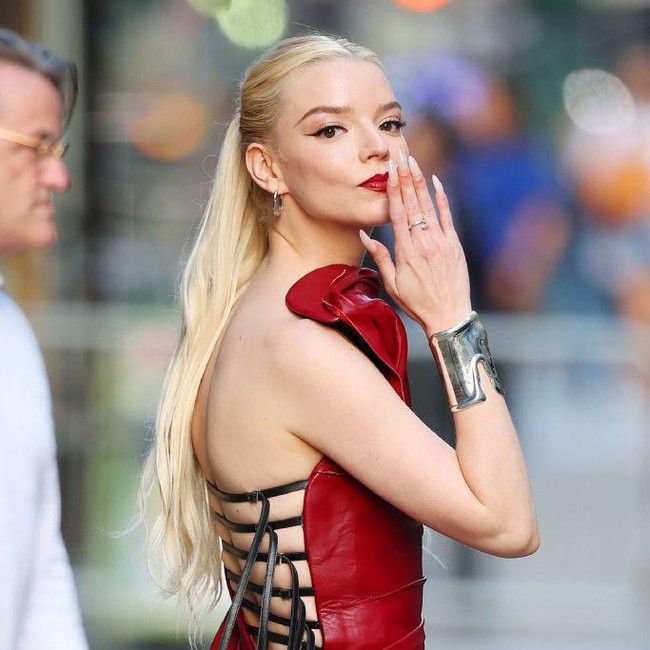 Anya Taylor-Joy Dikucilkan Disebut Gak Cantik, Kini Jadi Bintang Hollywood