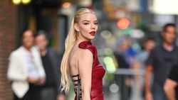 Anya Taylor-Joy Dikucilkan Disebut Gak Cantik, Kini Jadi Bintang Hollywood