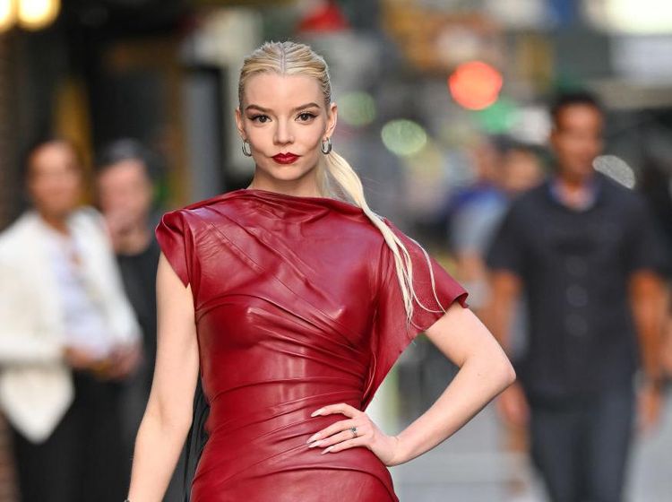 Liburannya Anya Taylor Joy, Wanita Tercantik di Dunia