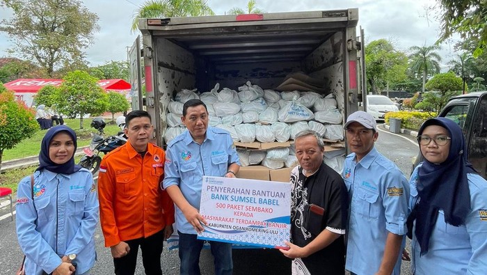 Bank Sumsel Babel Serahkan bantuan paket sembako ke korban banjir