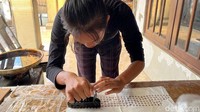 Batik ramah lingkungan ini laris manis karena cocok dipakai segala usia. Bahkan, penjualannya sampai ke Kanada, Hawai, Jepang, Hongkong, Singapura, Malaysia, Austria, dan Prancis.