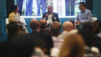 Basuki Hadimuljono memberikan pemaparan dalam acara The 19th Intelligent Transport System (ITS) Asia Pacific Forum 2024 di Jakarta, Selasa (28/5/2024).